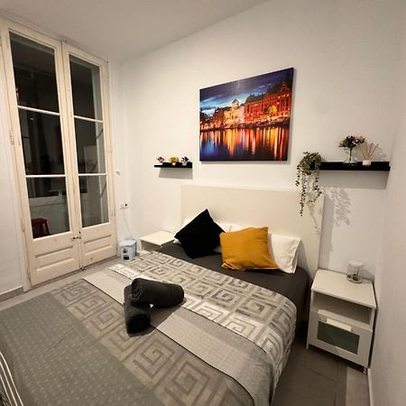 Rooms In Spacious Apartment In City Center バルセロナ エクステリア 写真