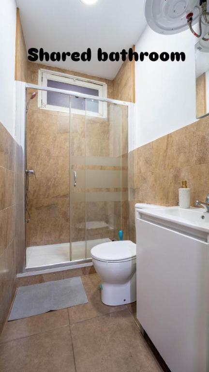 Rooms In Spacious Apartment In City Center バルセロナ エクステリア 写真